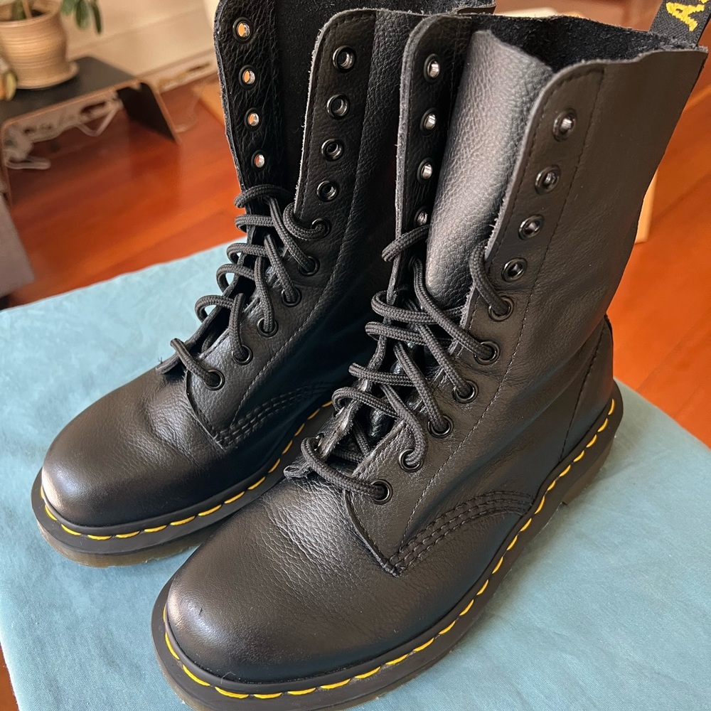 Dr. Martens Black Lace Boots - size 7